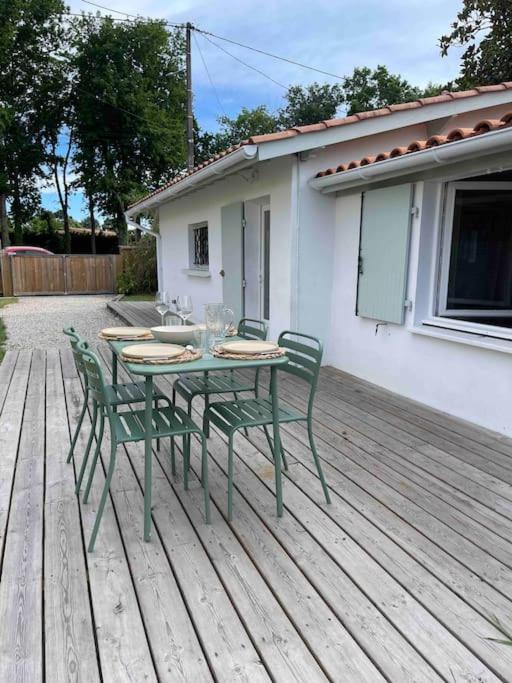 Вилла Maisonnette Avec Jardin A Арес Экстерьер фото